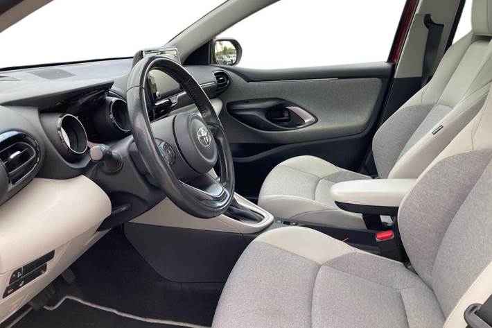 Rød Toyota Yaris fra 2021