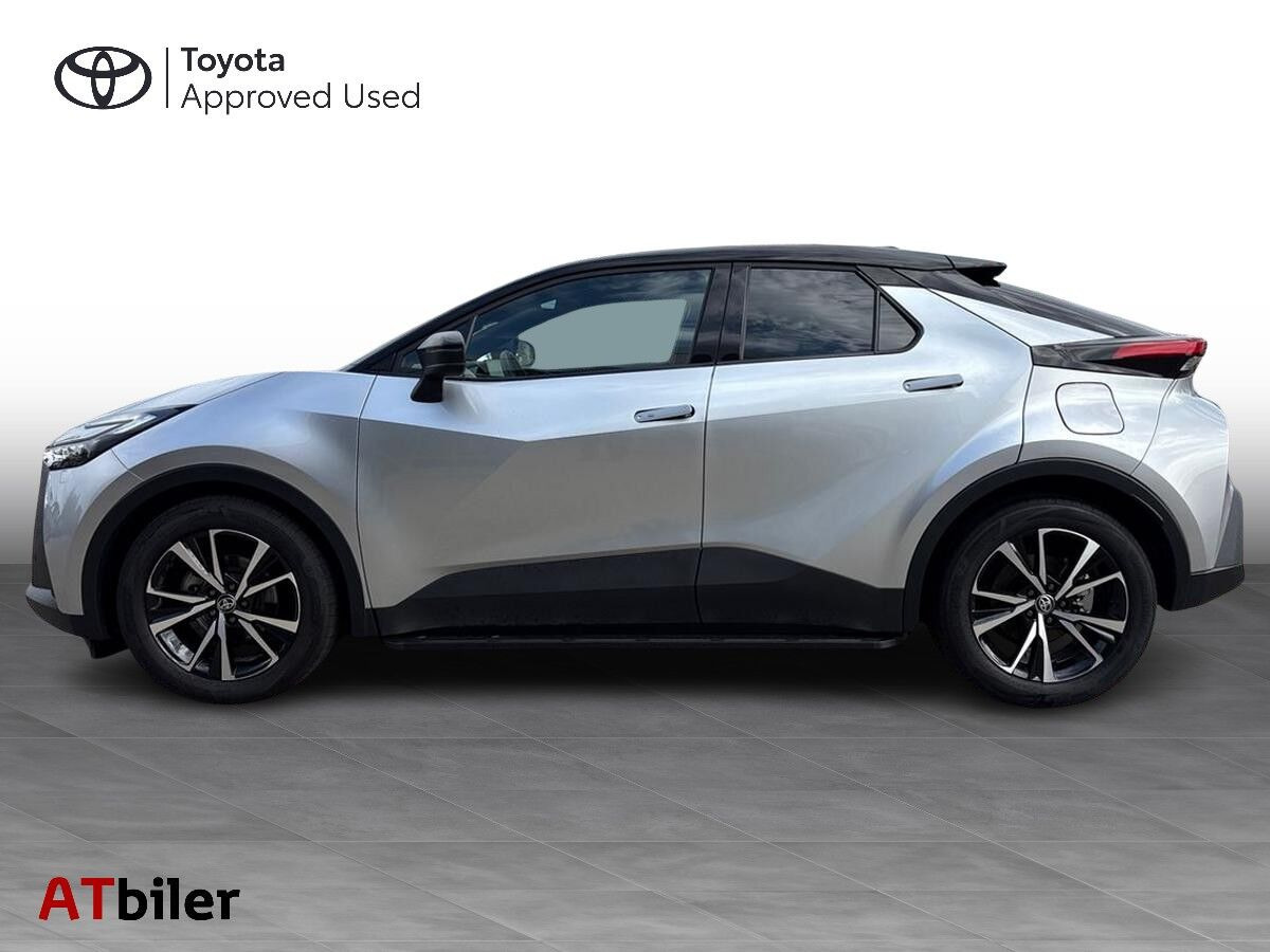 Sølv Toyota C-HR fra 2025