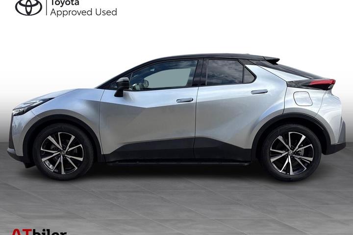 Sølv Toyota C-HR fra 2025