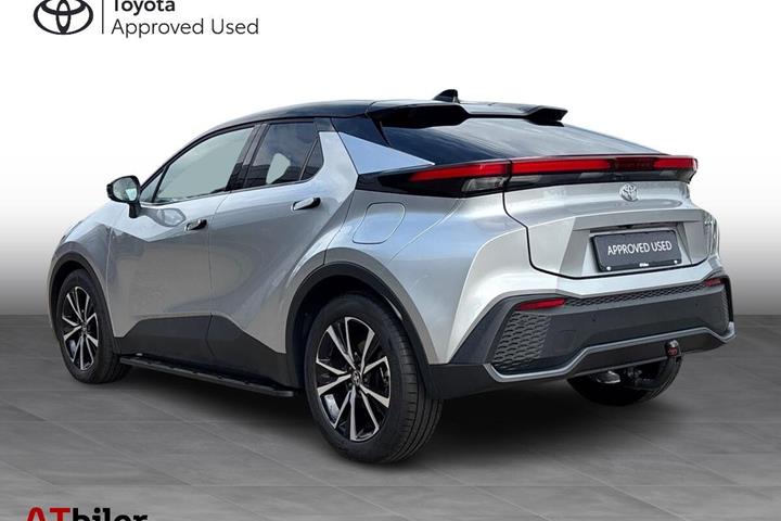 Sølv Toyota C-HR fra 2025
