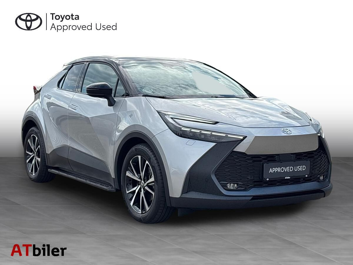 Sølv Toyota C-HR fra 2025