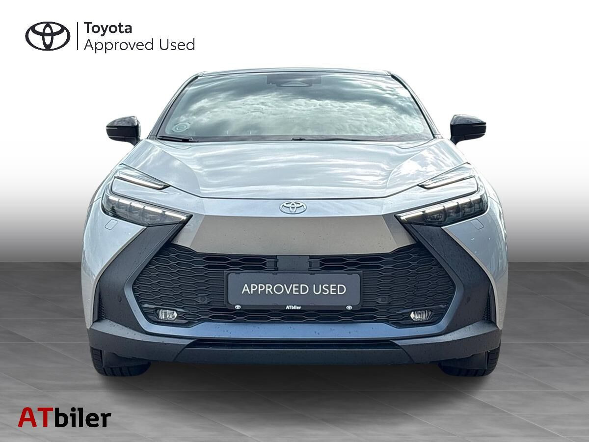Sølv Toyota C-HR fra 2025