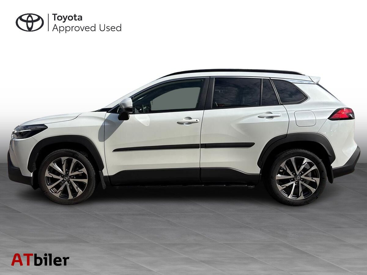 Hvid Toyota Corolla Cross fra 2023