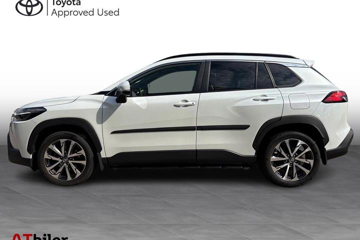 Hvid Toyota Corolla Cross fra 2023