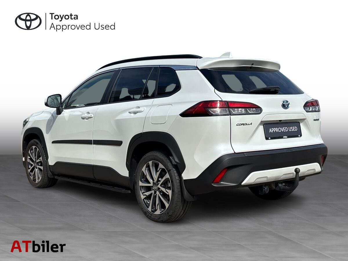 Hvid Toyota Corolla Cross fra 2023