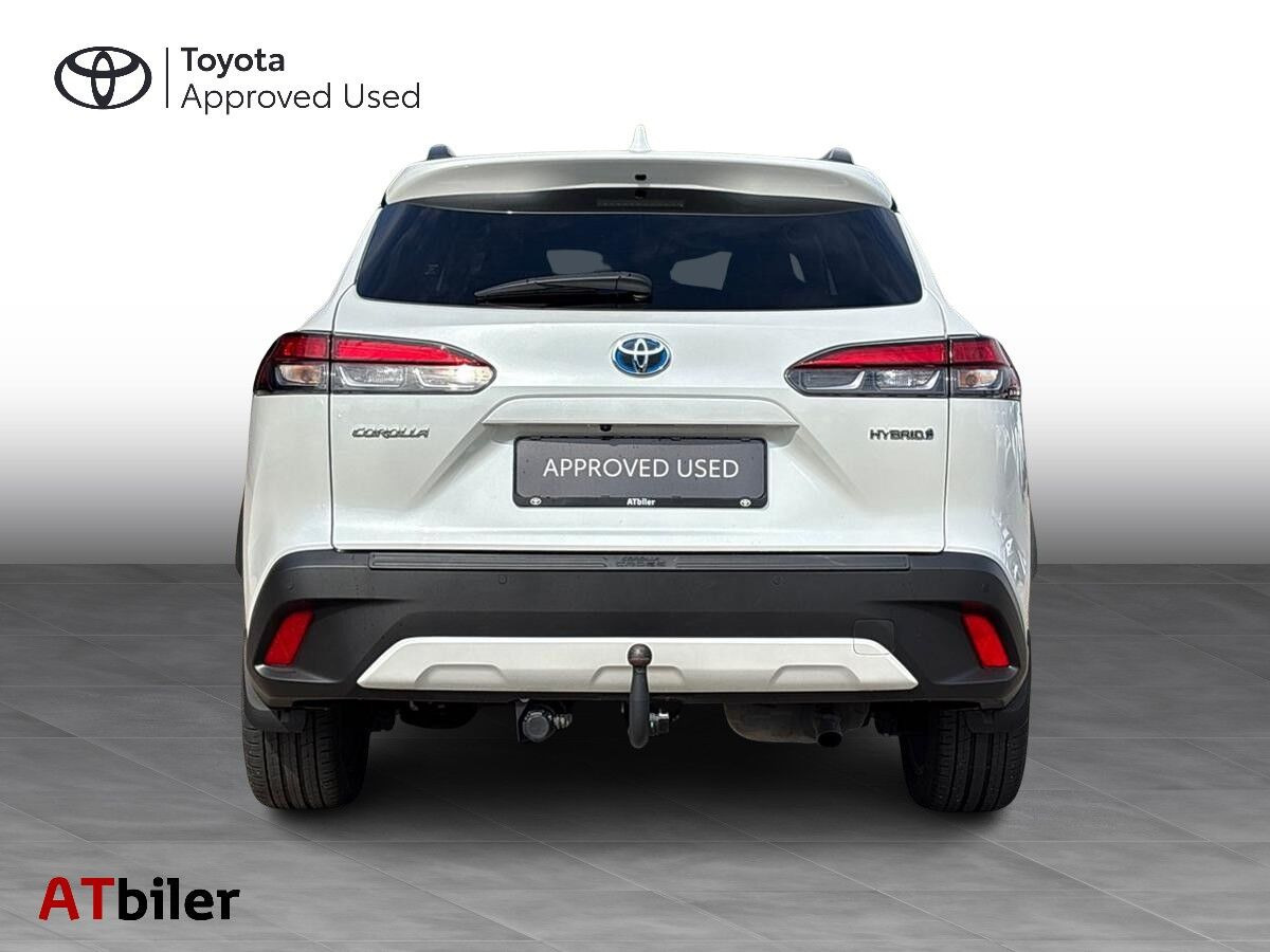 Hvid Toyota Corolla Cross fra 2023