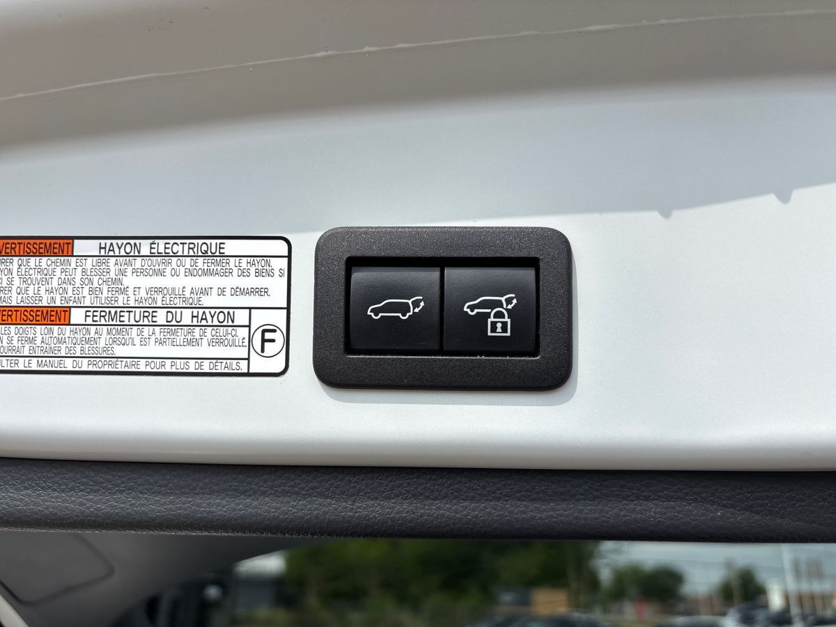 Hvid Toyota Corolla Cross fra 2023