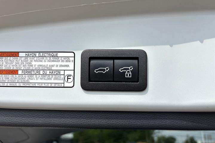Hvid Toyota Corolla Cross fra 2023