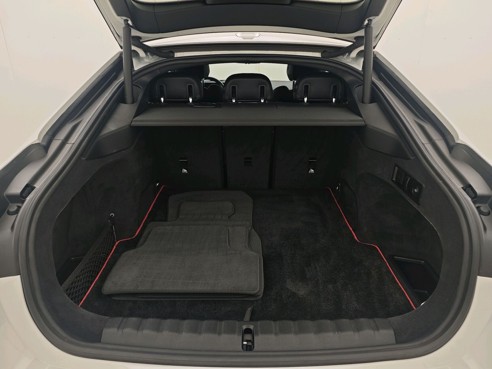 Hvid BMW i4 fra 2023