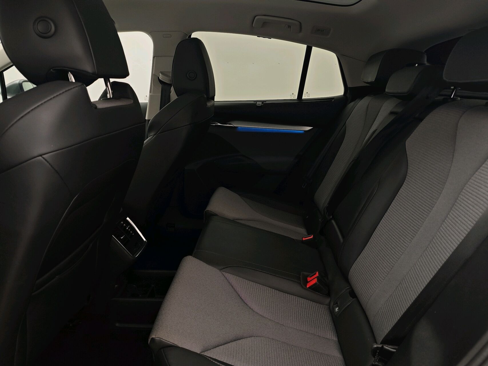 Grå Skoda Enyaq fra 2023