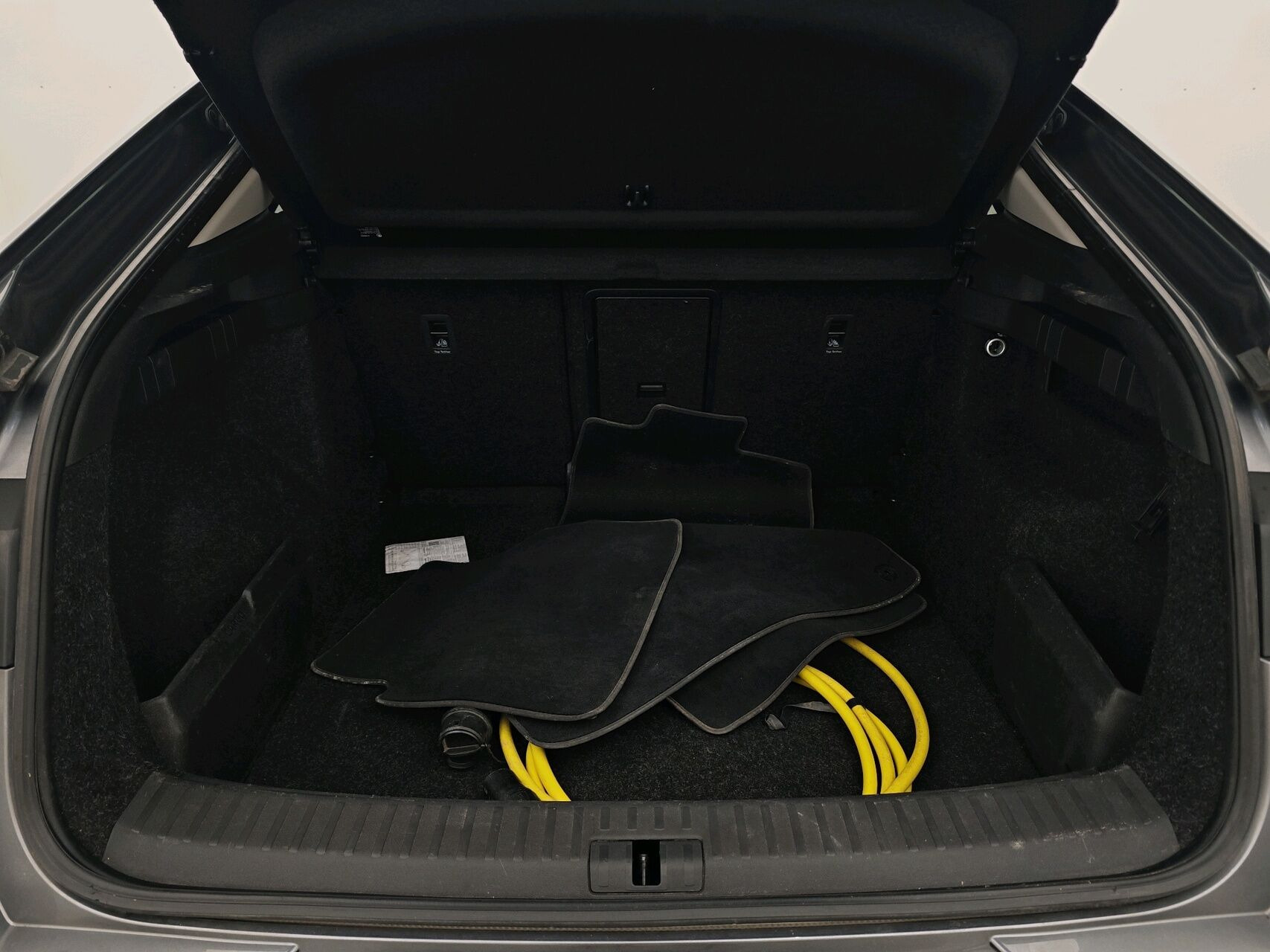 Grå Skoda Enyaq fra 2023