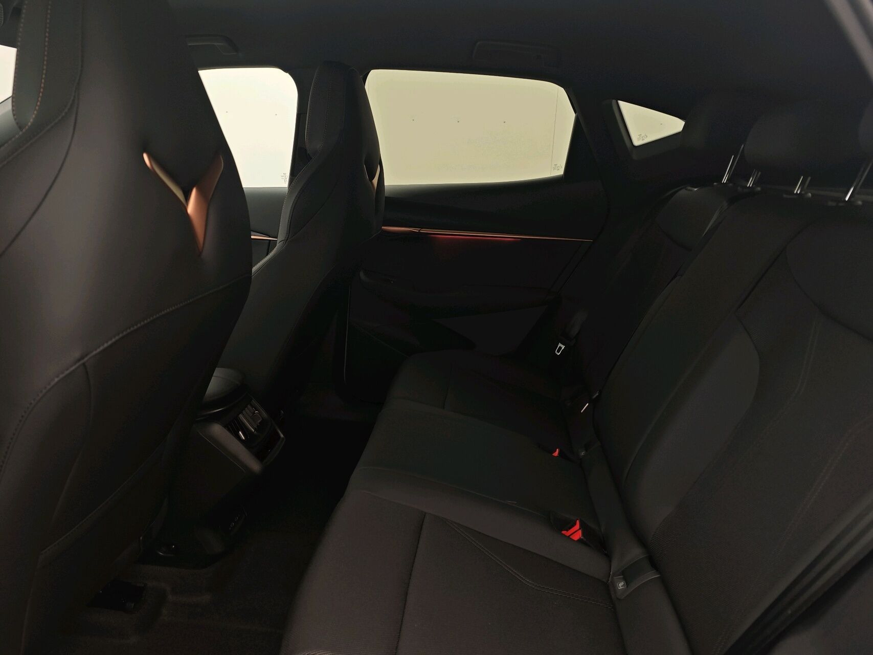 Hvid Cupra Tavascan fra 2025