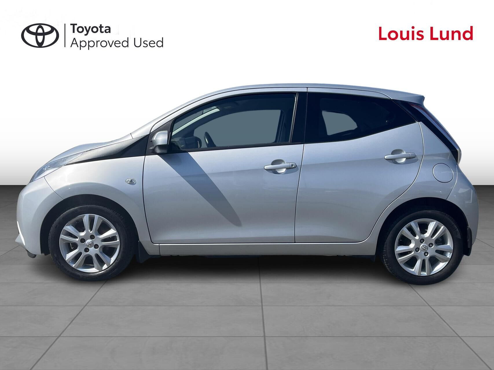 Grå Toyota Aygo fra 2018