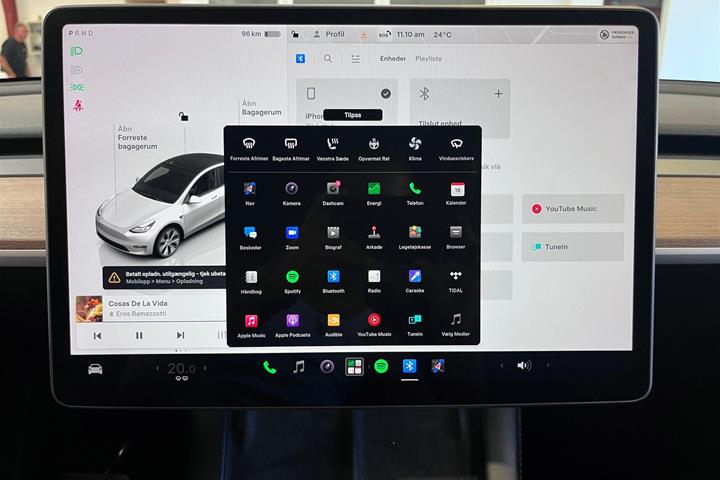 Hvid Tesla Model Y fra 2023