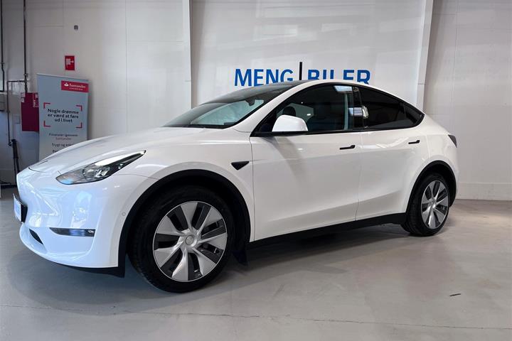 Hvid Tesla Model Y fra 2022 set udefra