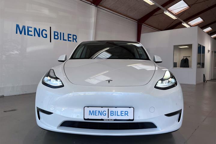 Hvid Tesla Model Y fra 2022