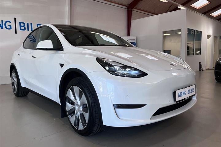 Hvid Tesla Model Y fra 2022