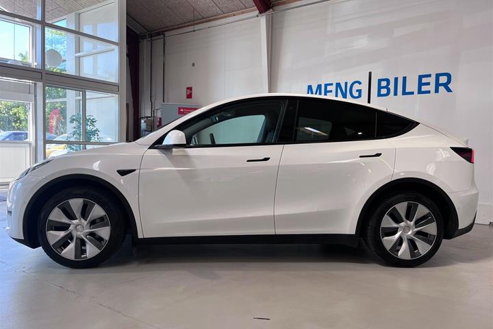 Hvid Tesla Model Y fra 2022