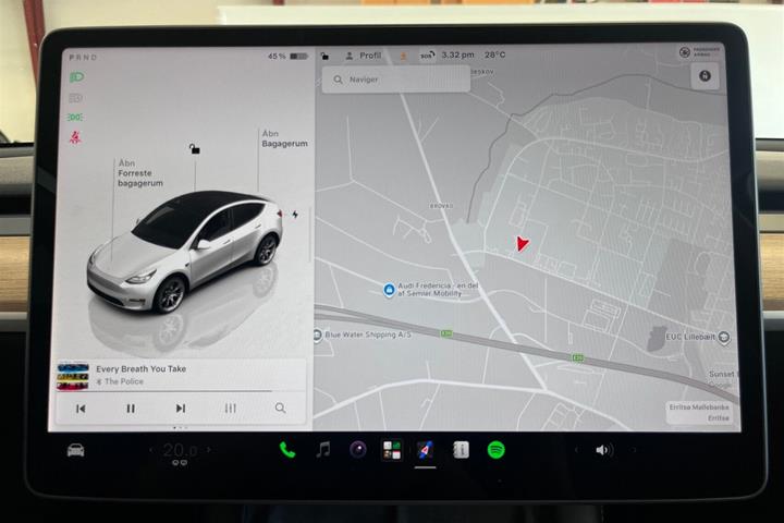Hvid Tesla Model Y fra 2022