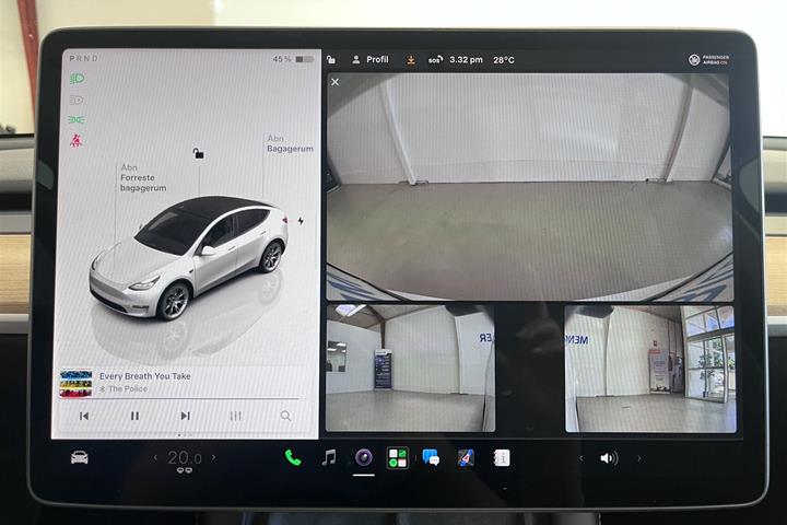 Hvid Tesla Model Y fra 2022