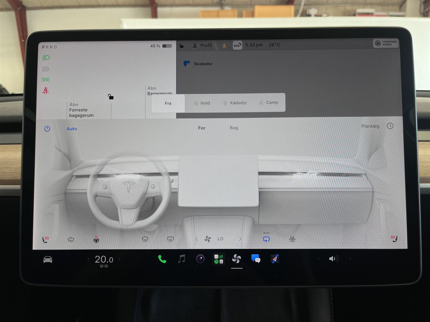 Hvid Tesla Model Y fra 2022