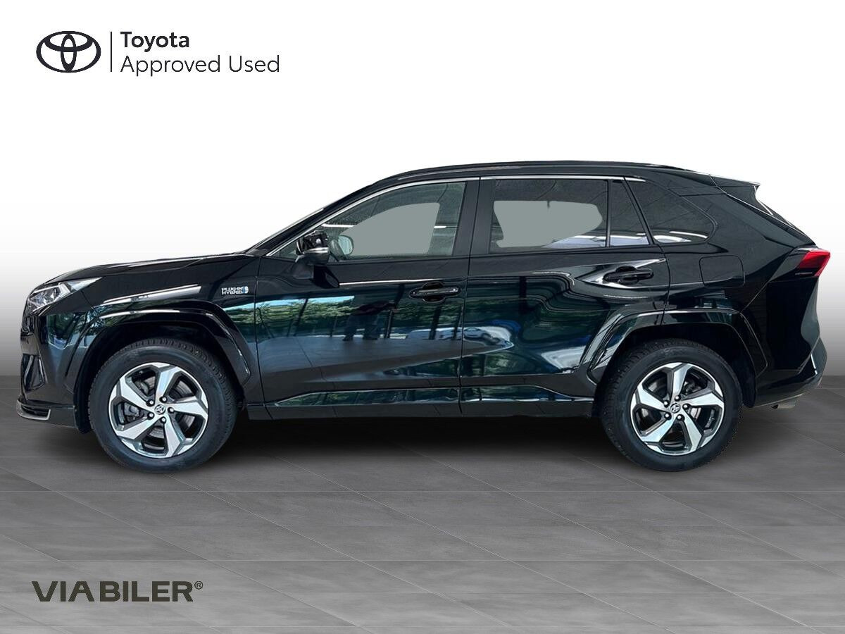 Sort Toyota RAV4 Plug-in fra 2021