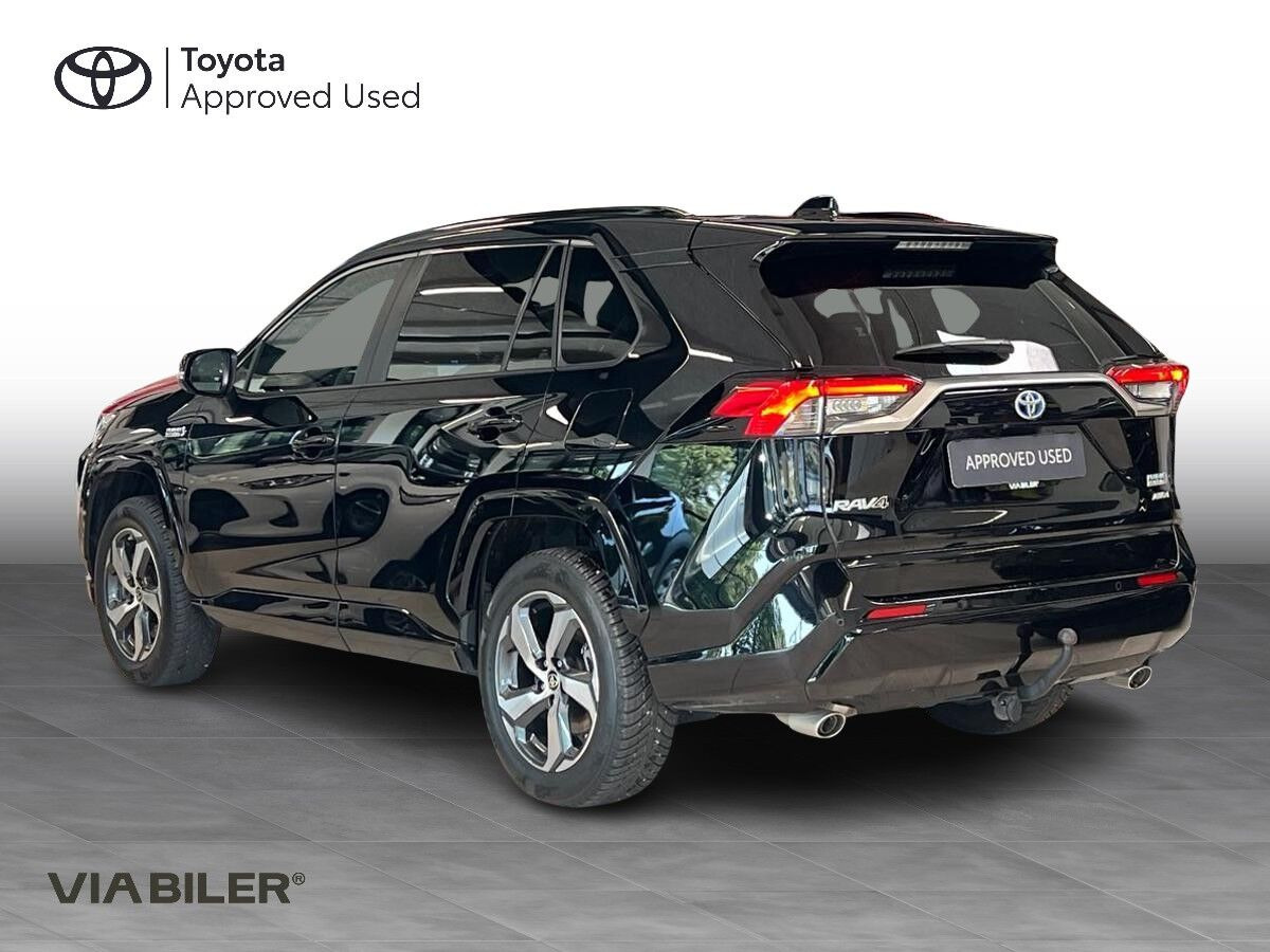 Sort Toyota RAV4 Plug-in fra 2021