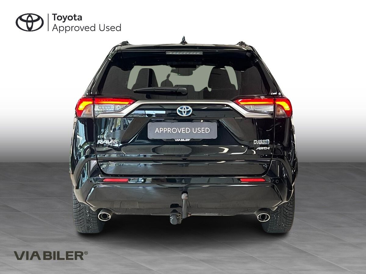 Sort Toyota RAV4 Plug-in fra 2021