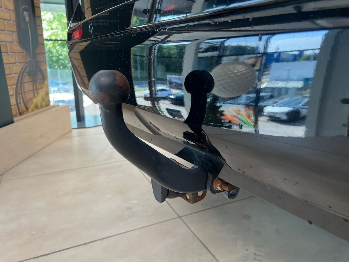 Sort Toyota RAV4 Plug-in fra 2021