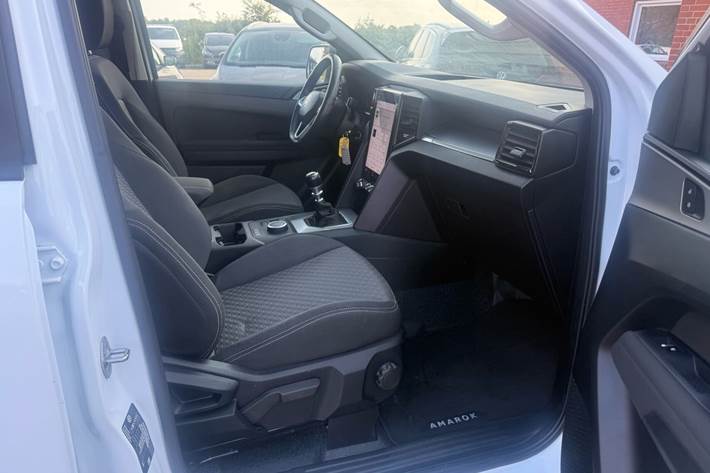 Hvid VW Amarok fra 2024