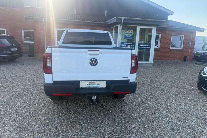 Hvid VW Amarok fra 2024