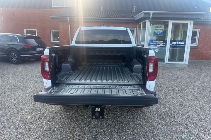 Hvid VW Amarok fra 2024