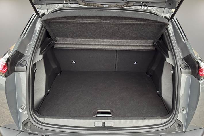 Grå Peugeot e-2008 fra 2024