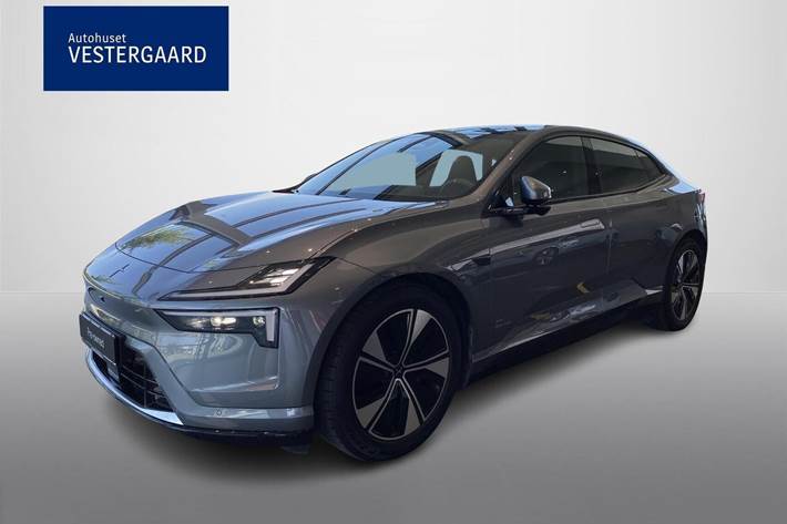 Grå Polestar 4 fra 2025