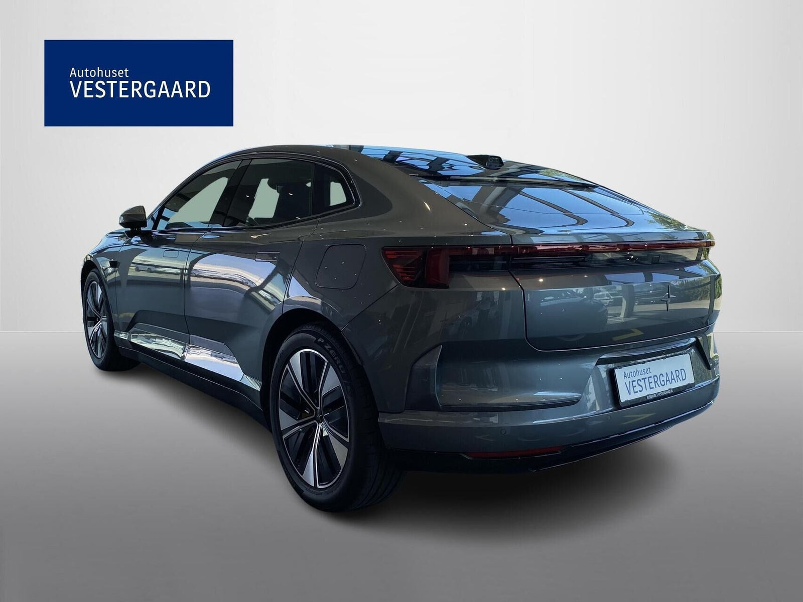Grå Polestar 4 fra 2025