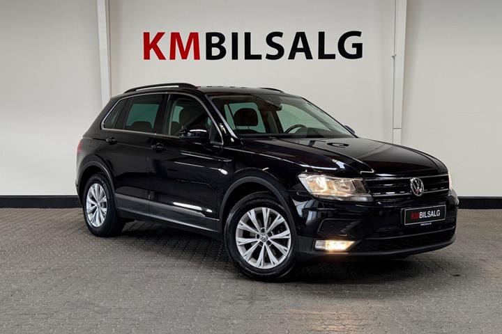 Sort VW Tiguan fra 2017 set udefra