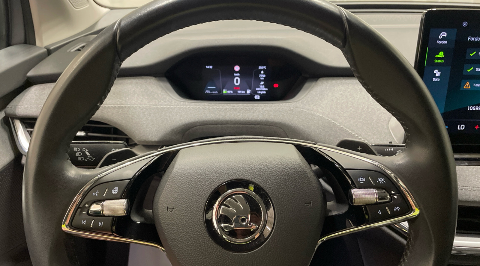 Grå Skoda Enyaq fra 2023