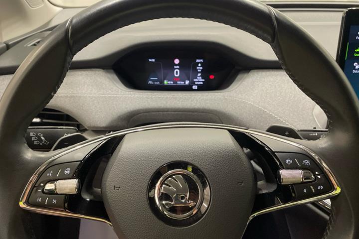 Grå Skoda Enyaq fra 2023