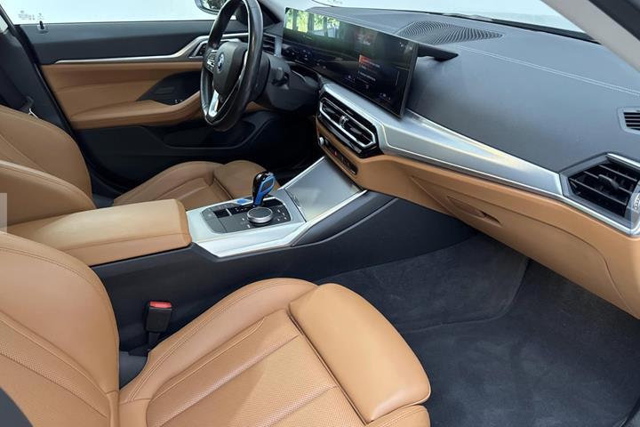 Grå BMW i4 fra 2022