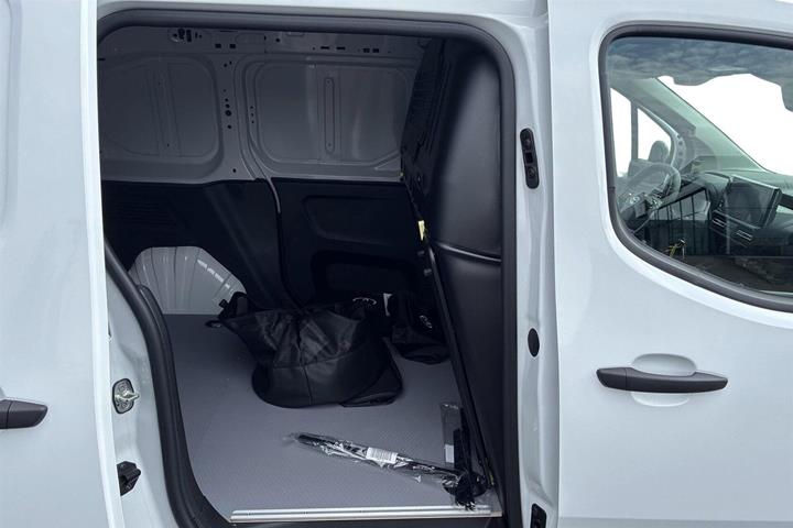 Hvid Toyota ProAce City fra 2026