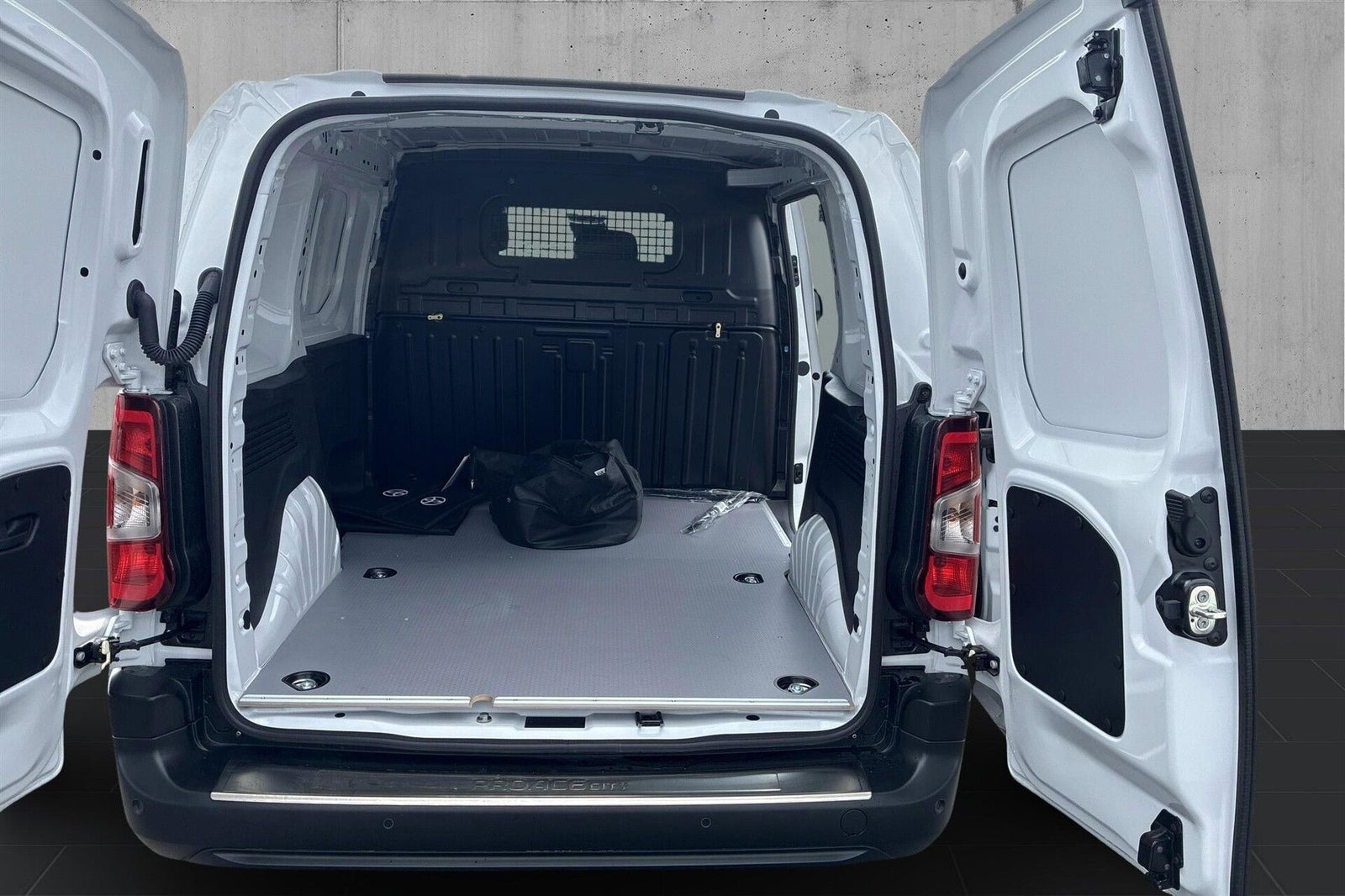 Hvid Toyota ProAce City fra 2026