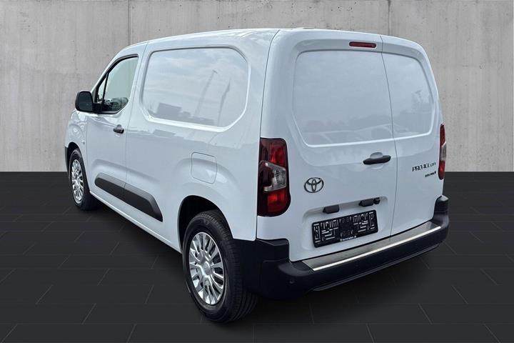 Hvid Toyota ProAce City fra 2026
