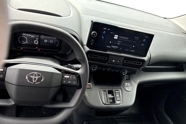 Hvid Toyota ProAce City fra 2026