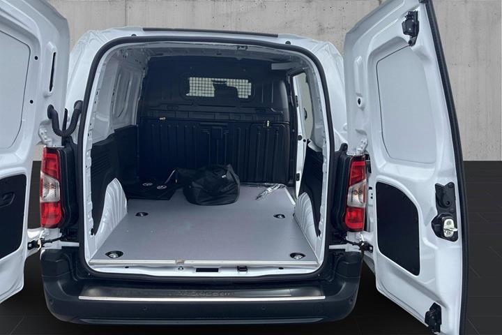 Hvid Toyota ProAce City fra 2026