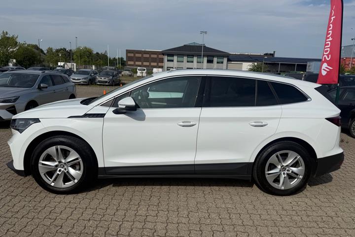 Hvid Skoda Enyaq fra 2024