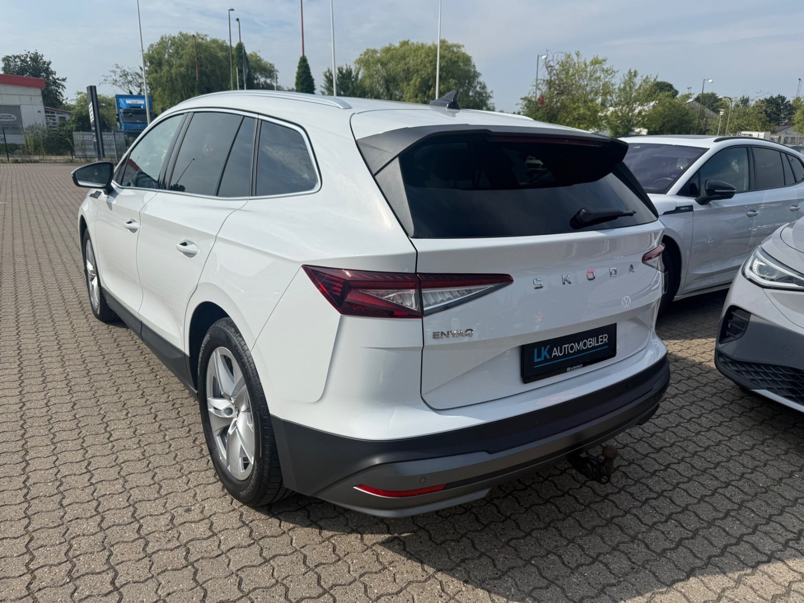 Hvid Skoda Enyaq fra 2024