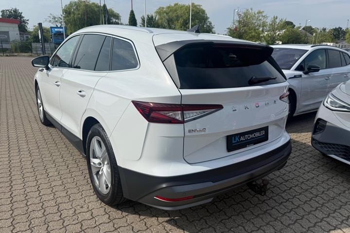 Hvid Skoda Enyaq fra 2024