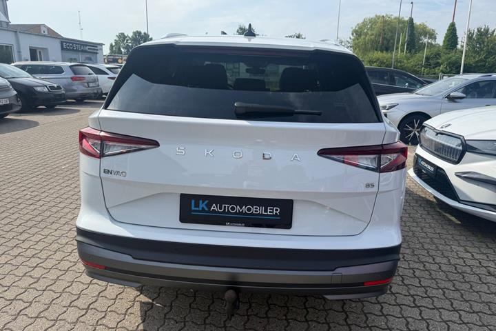 Hvid Skoda Enyaq fra 2024