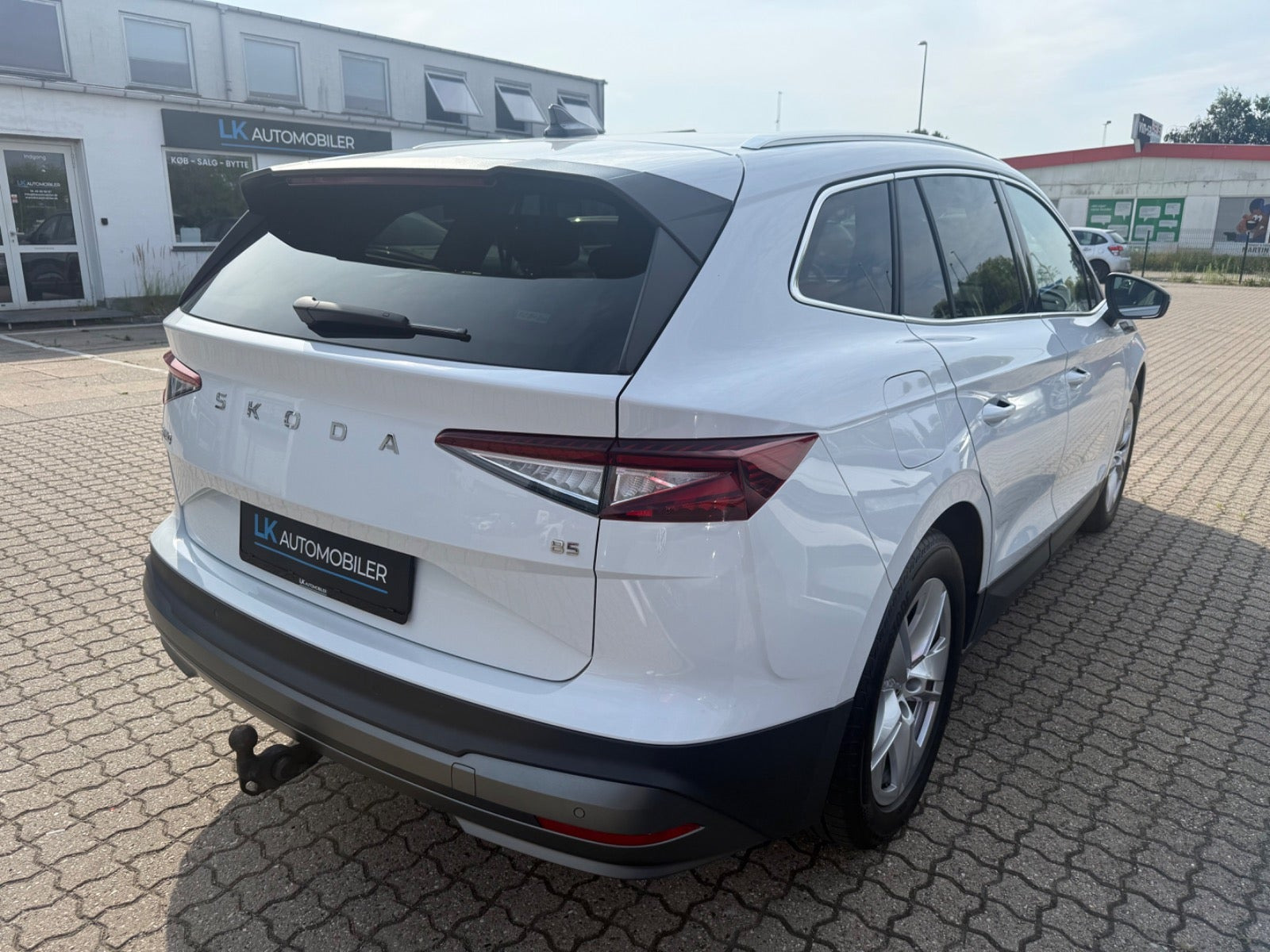Hvid Skoda Enyaq fra 2024