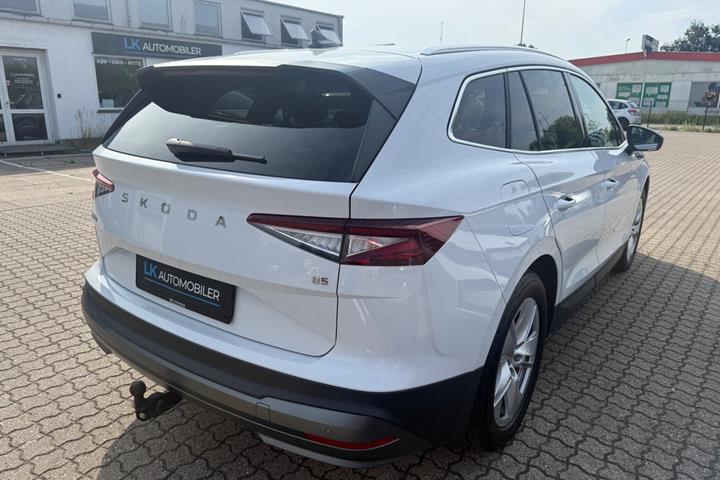 Hvid Skoda Enyaq fra 2024